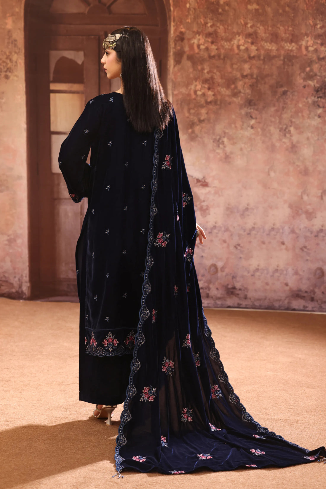 Gulposh Nilofar, Velvet Embroidered 3 Piece