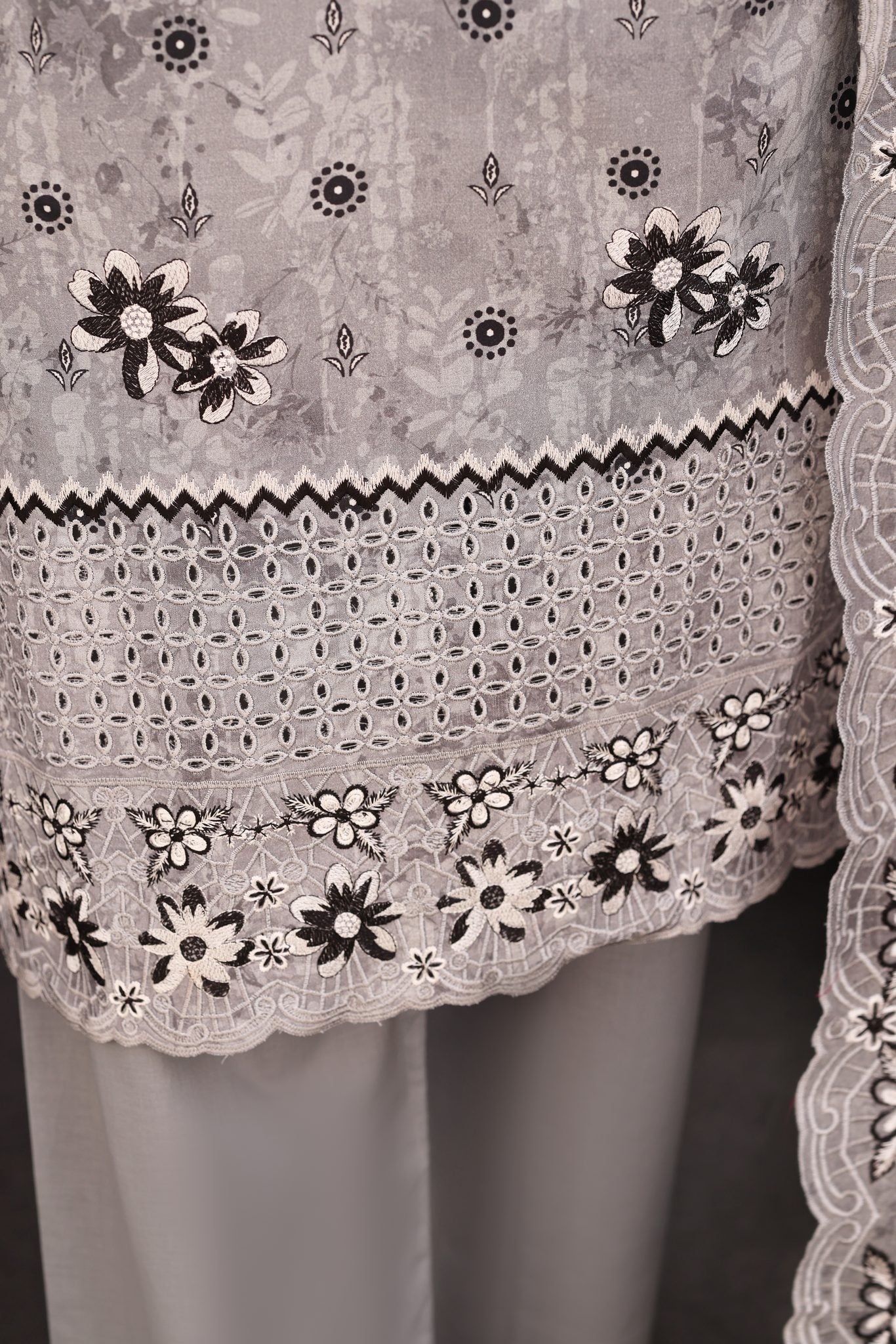 3 Piece - Embroidered Lawn Suit