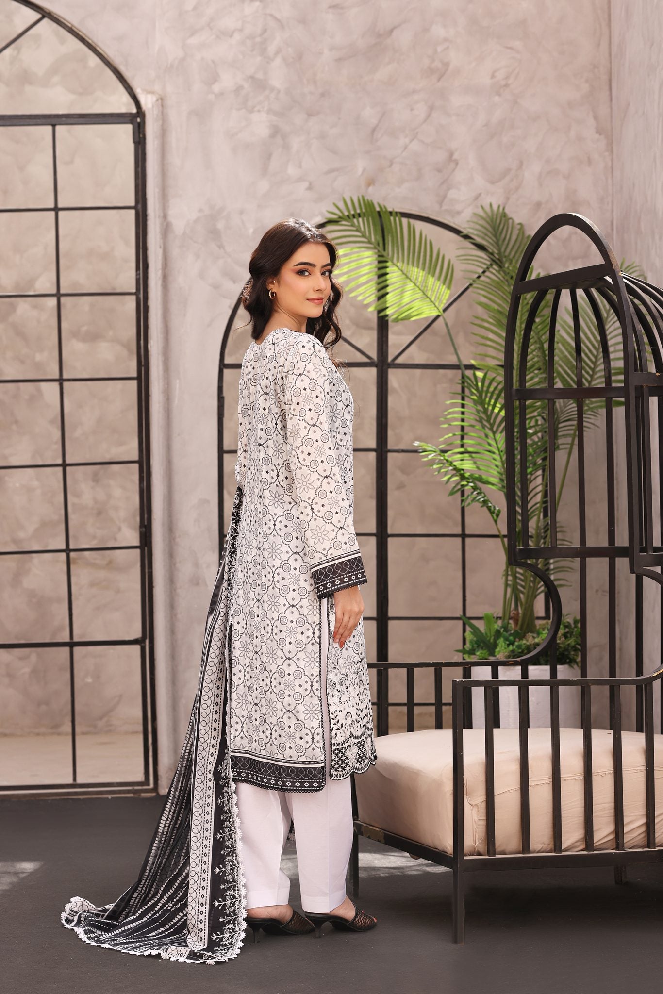 3 Piece - Embroidered Lawn Suit