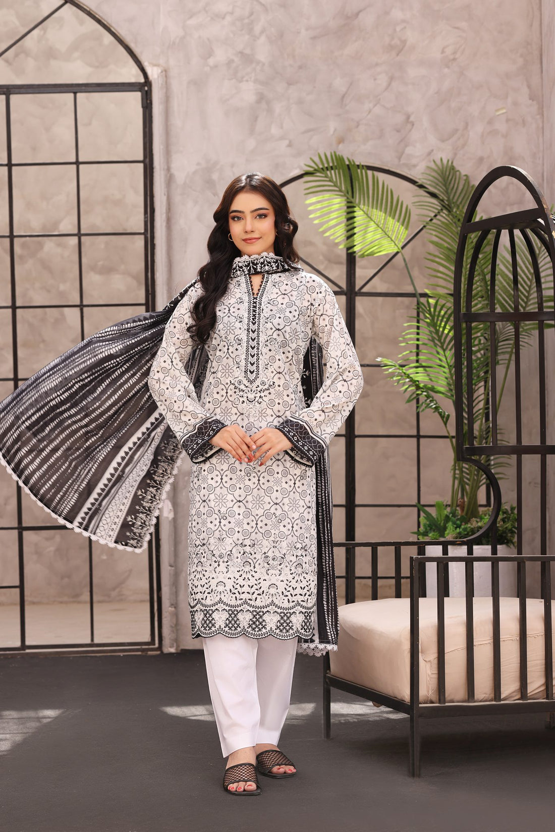 Surmai Linen, Embroidered Lawn 3 Piece