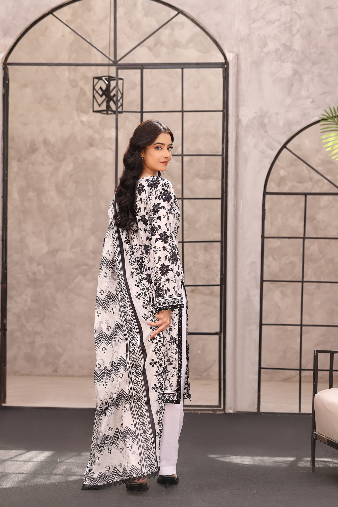 Surmai Ivory Trellis, Embroidered Lawn 3 Piece