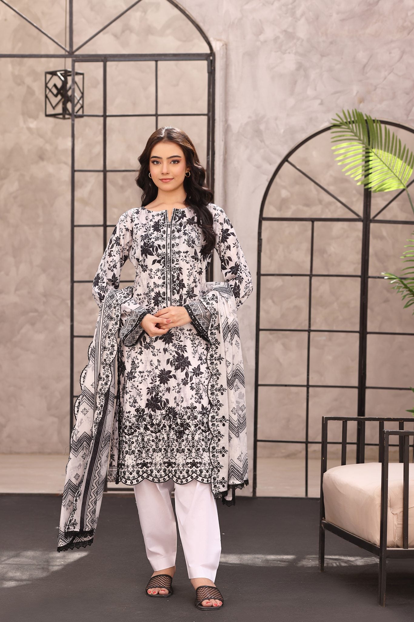 3 Piece - Embroidered Lawn Suit