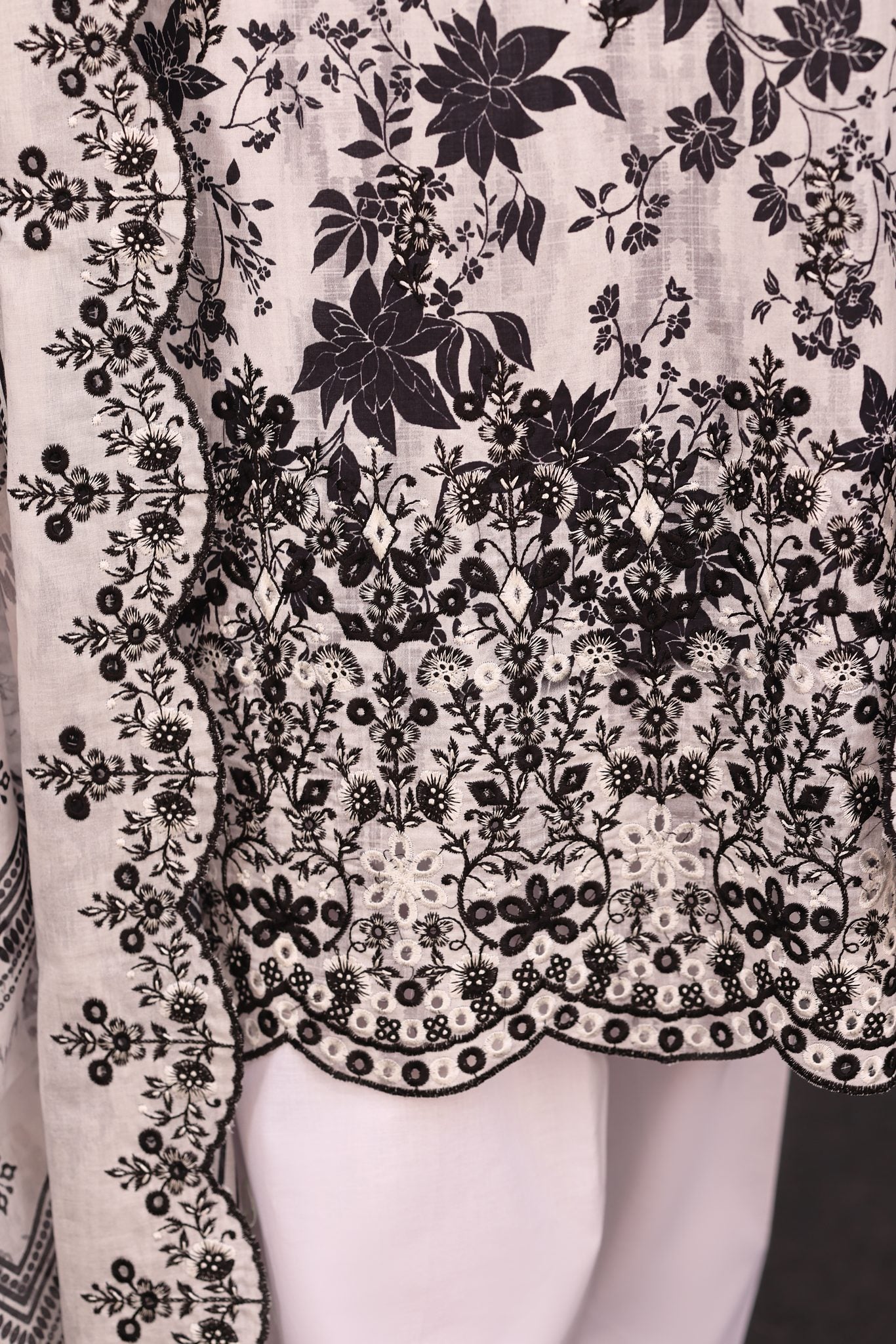 3 Piece - Embroidered Lawn Suit