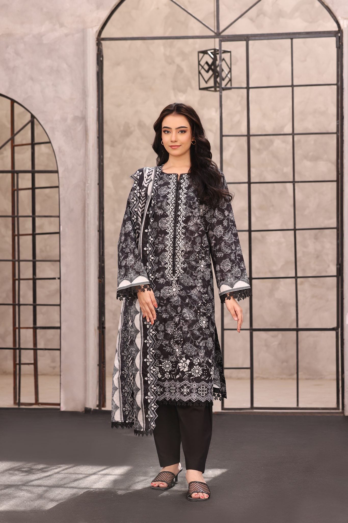 3 Piece - Embroidered Lawn Suit