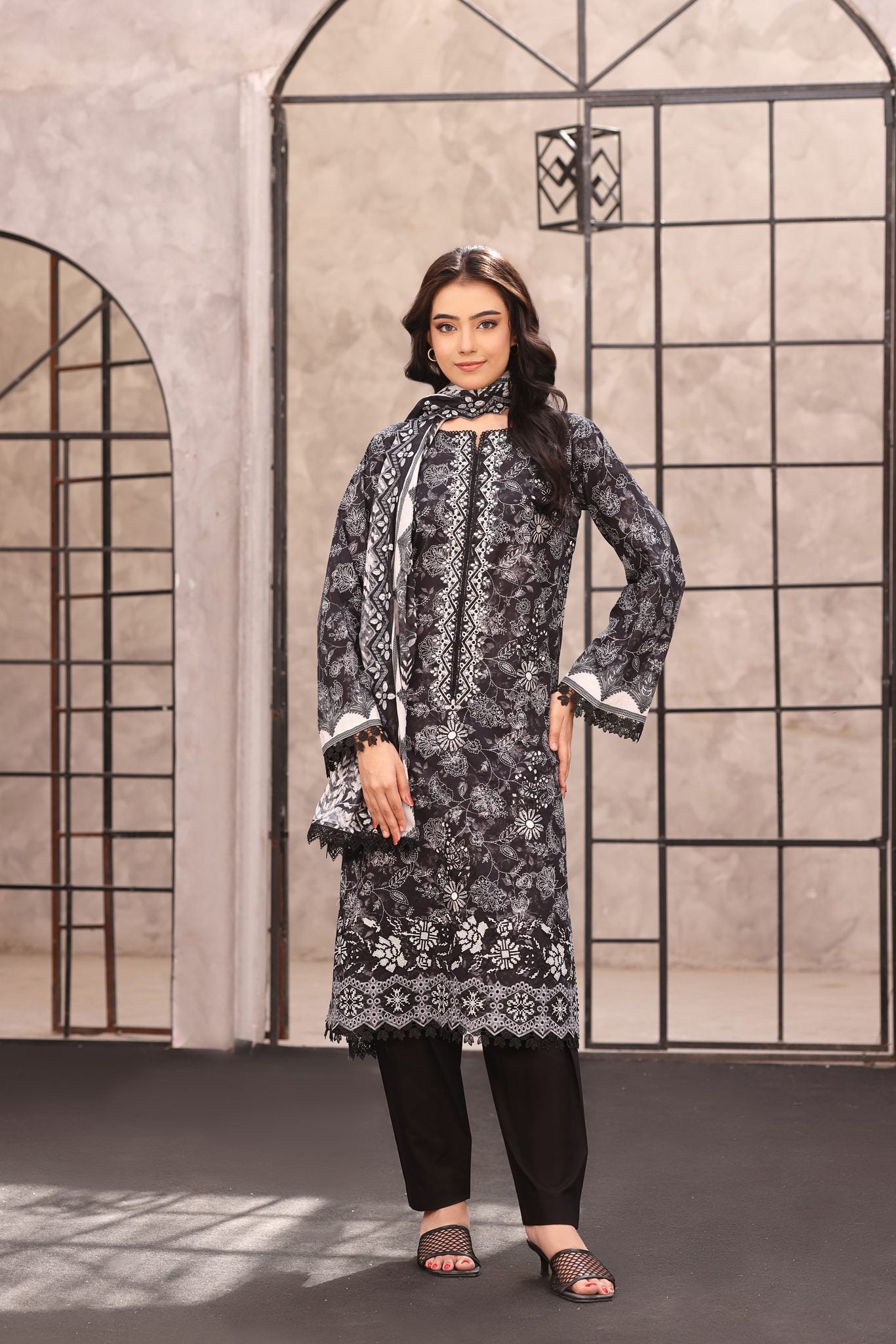 3 Piece - Embroidered Lawn Suit