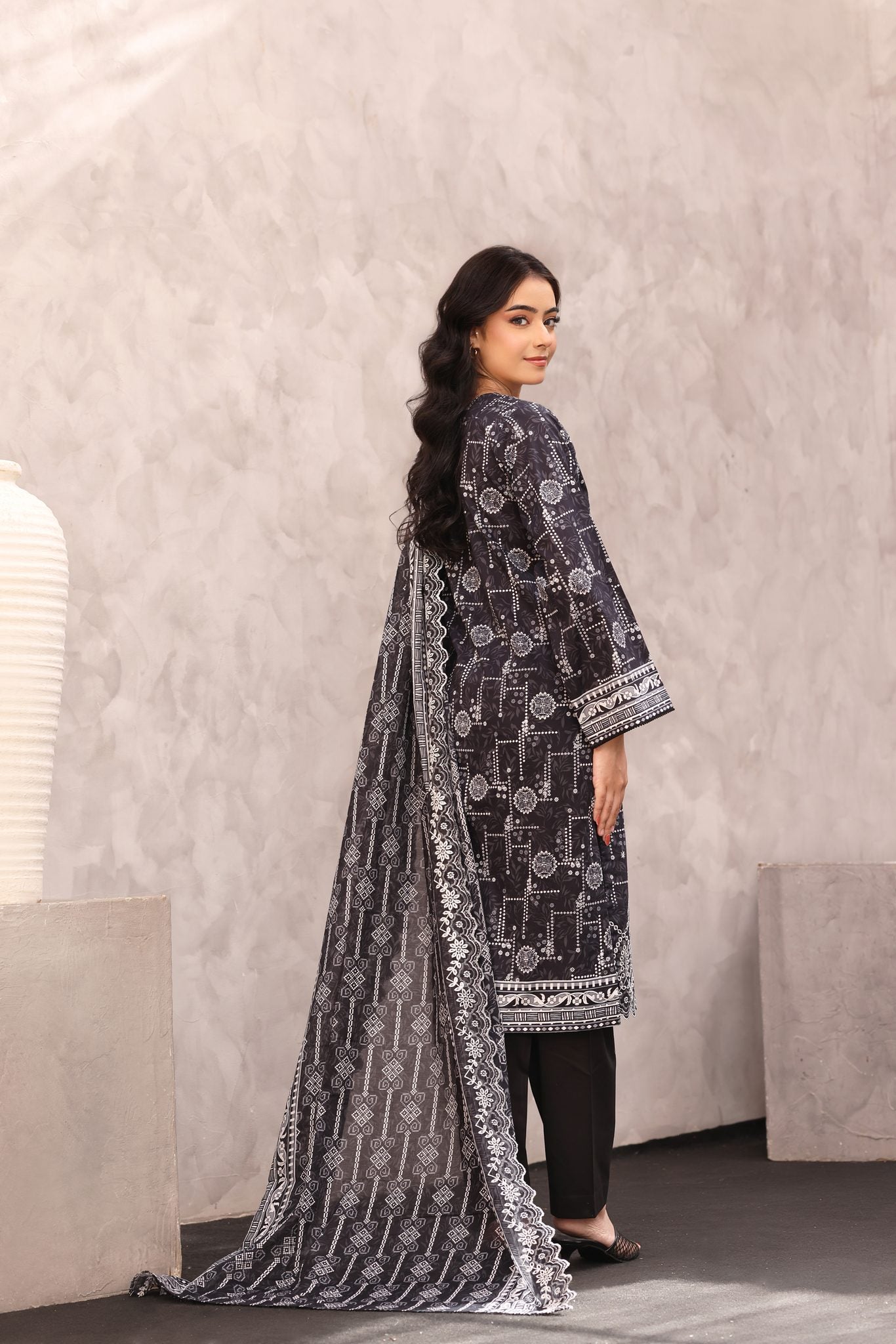 3 Piece - Embroidered Lawn Suit