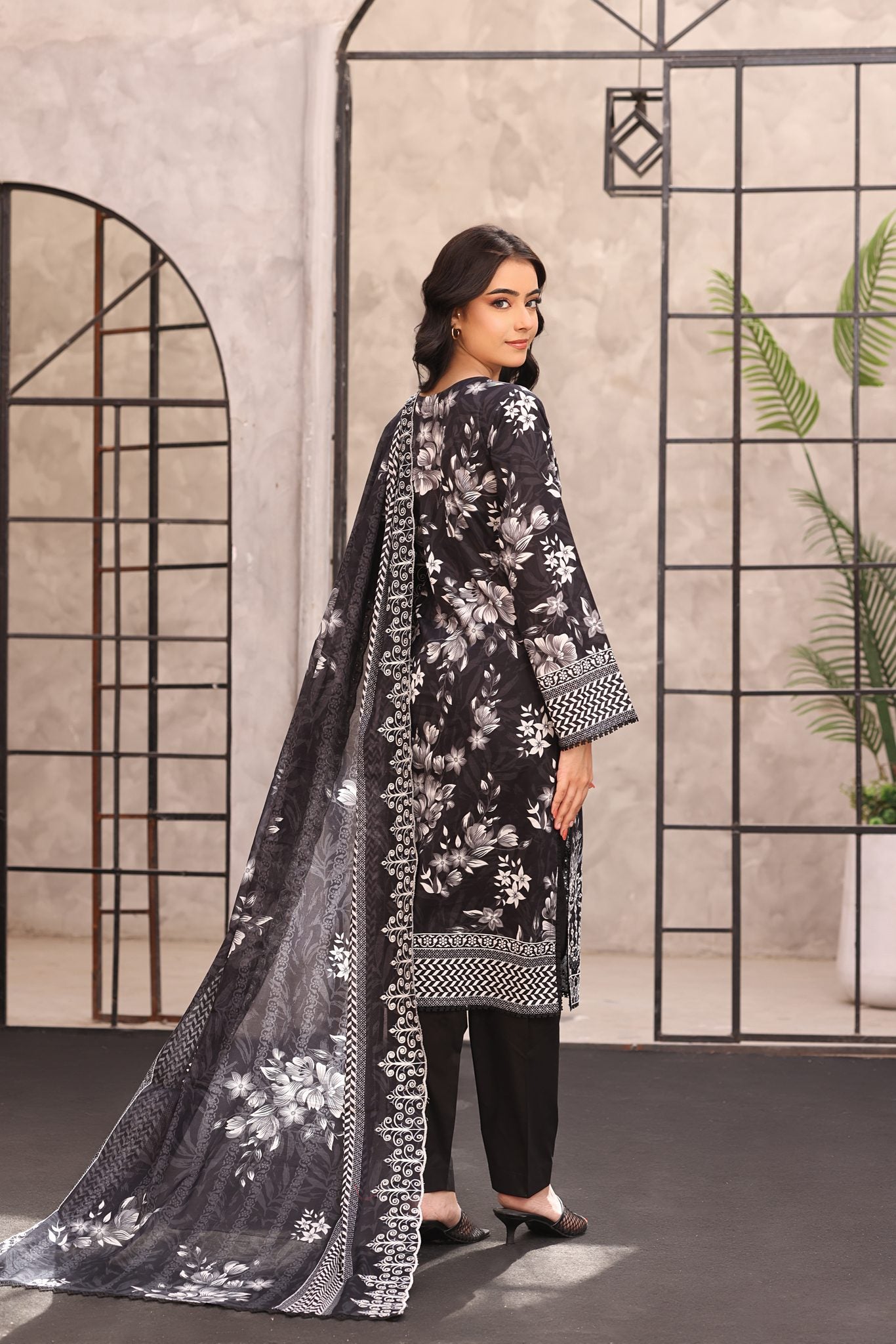 3 Piece - Embroidered Lawn Suit