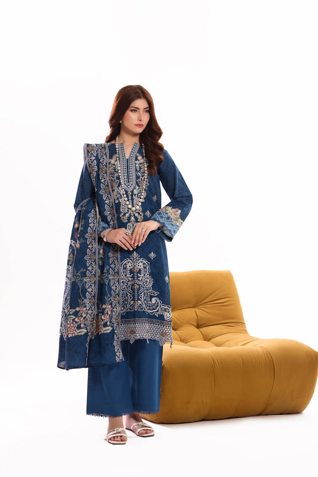 Kaari Firozah, Khaddar Embroidered 3 Piece