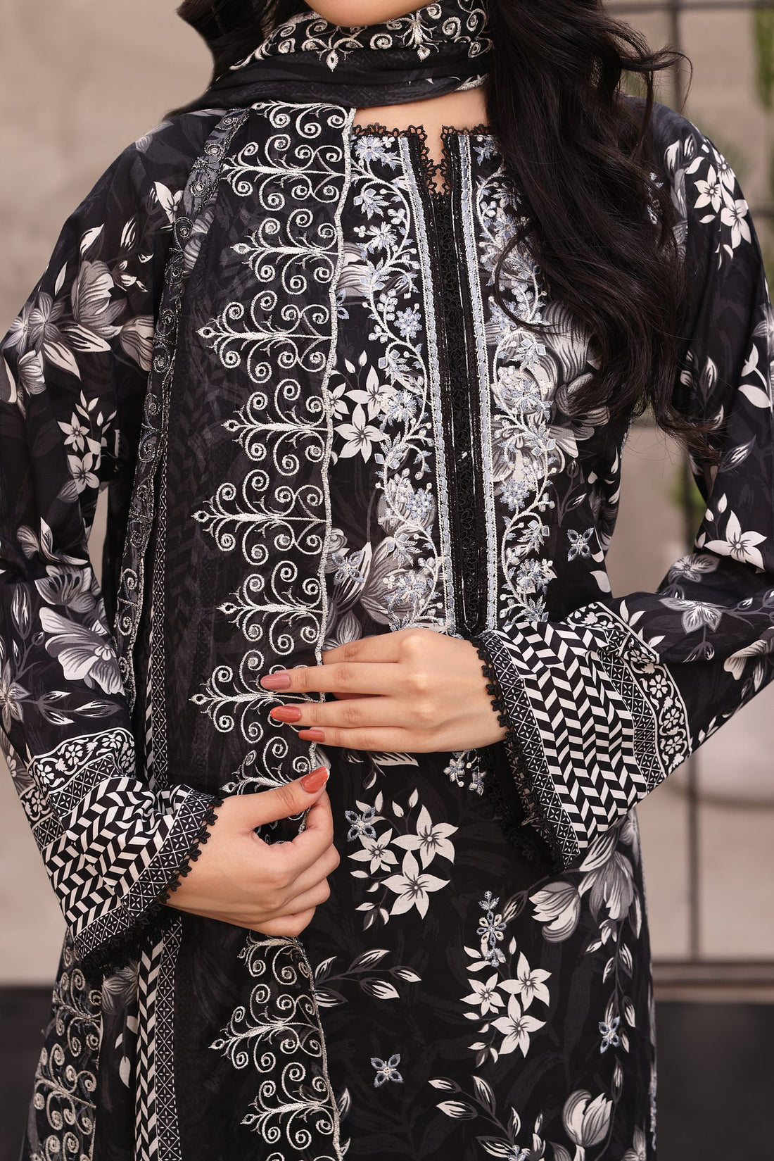 Surmai Onyx, Embroidered Lawn 3 Piece