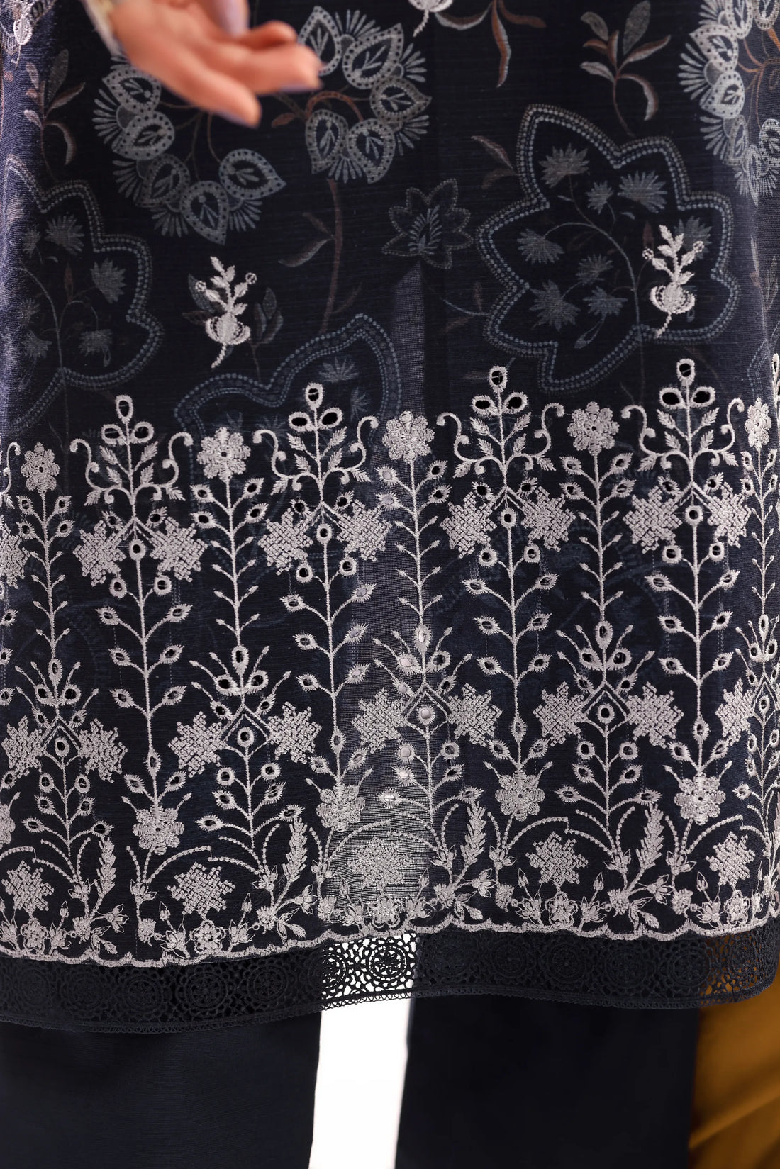 Kaari Neelam, Khaddar Embroidered 3 Piece
