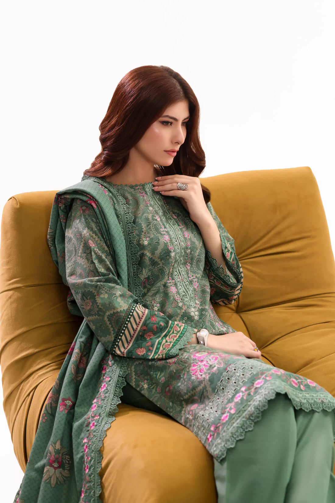 Kaari Zumurrud, Khaddar Embroidered 3 Piece