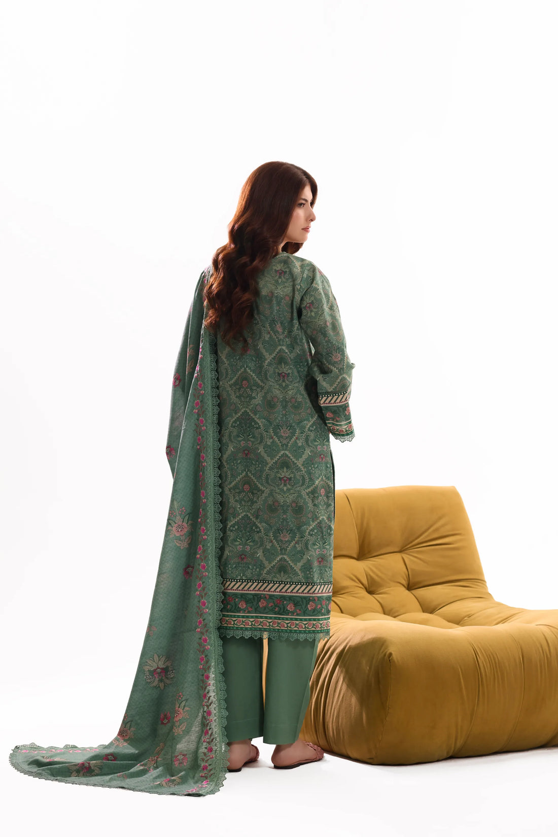 Kaari Zumurrud, Khaddar Embroidered 3 Piece