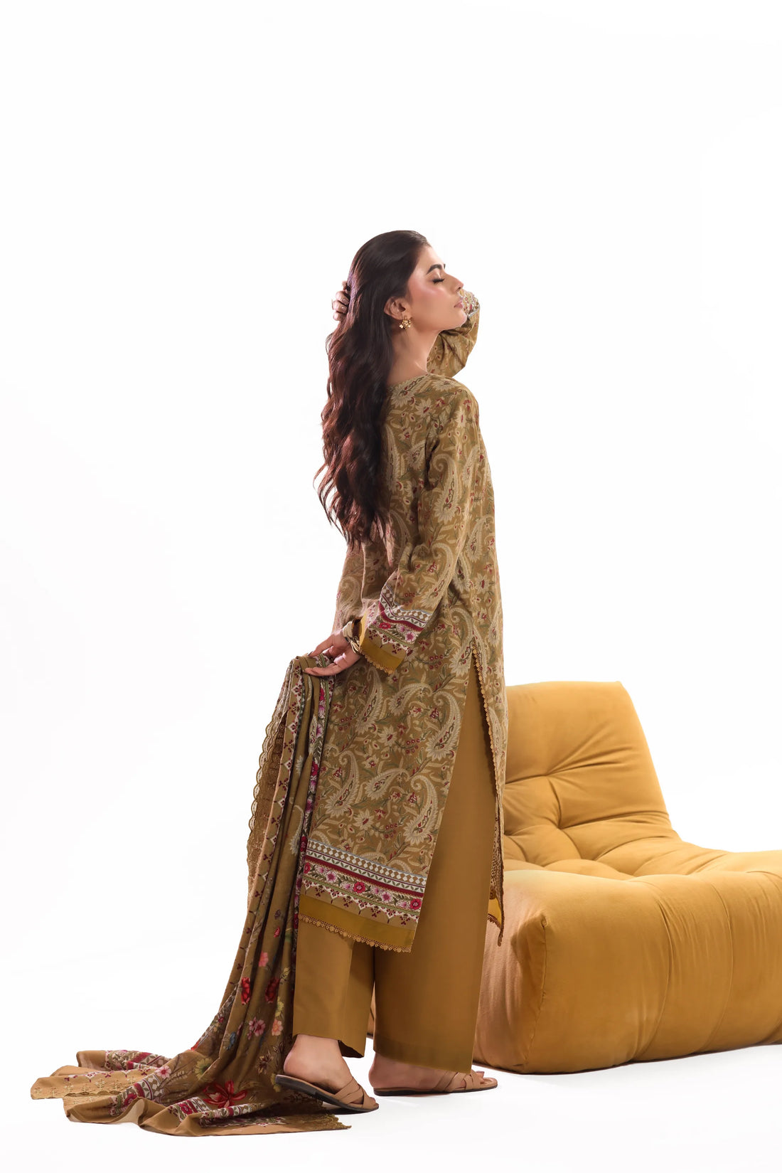 Kaari Zeytoon, Khaddar Embroidered 3 Piece