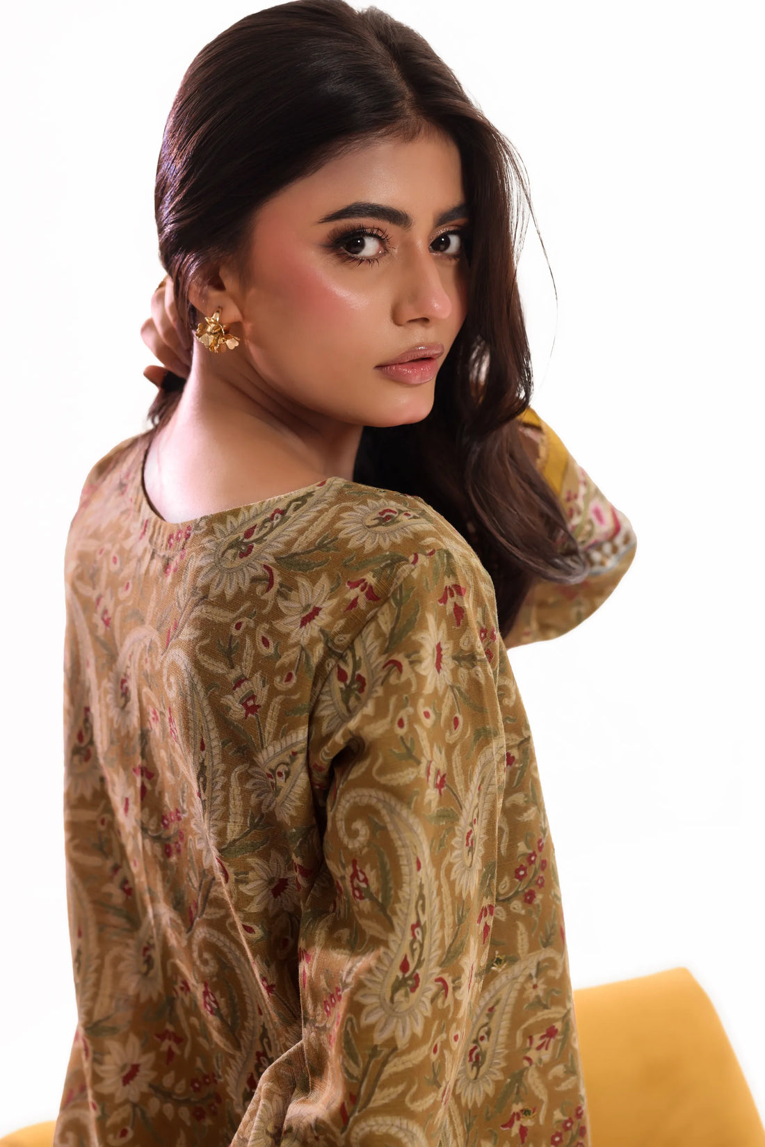 Kaari Zeytoon, Khaddar Embroidered 3 Piece