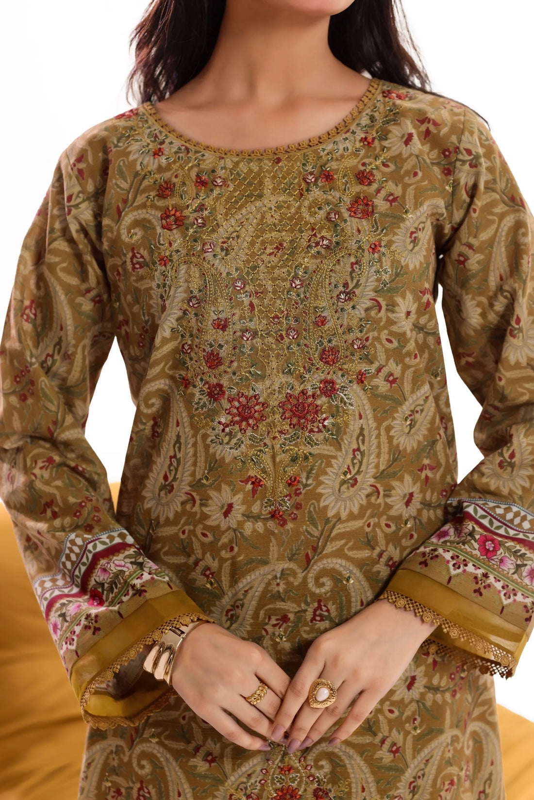 Kaari Zeytoon, Khaddar Embroidered 3 Piece