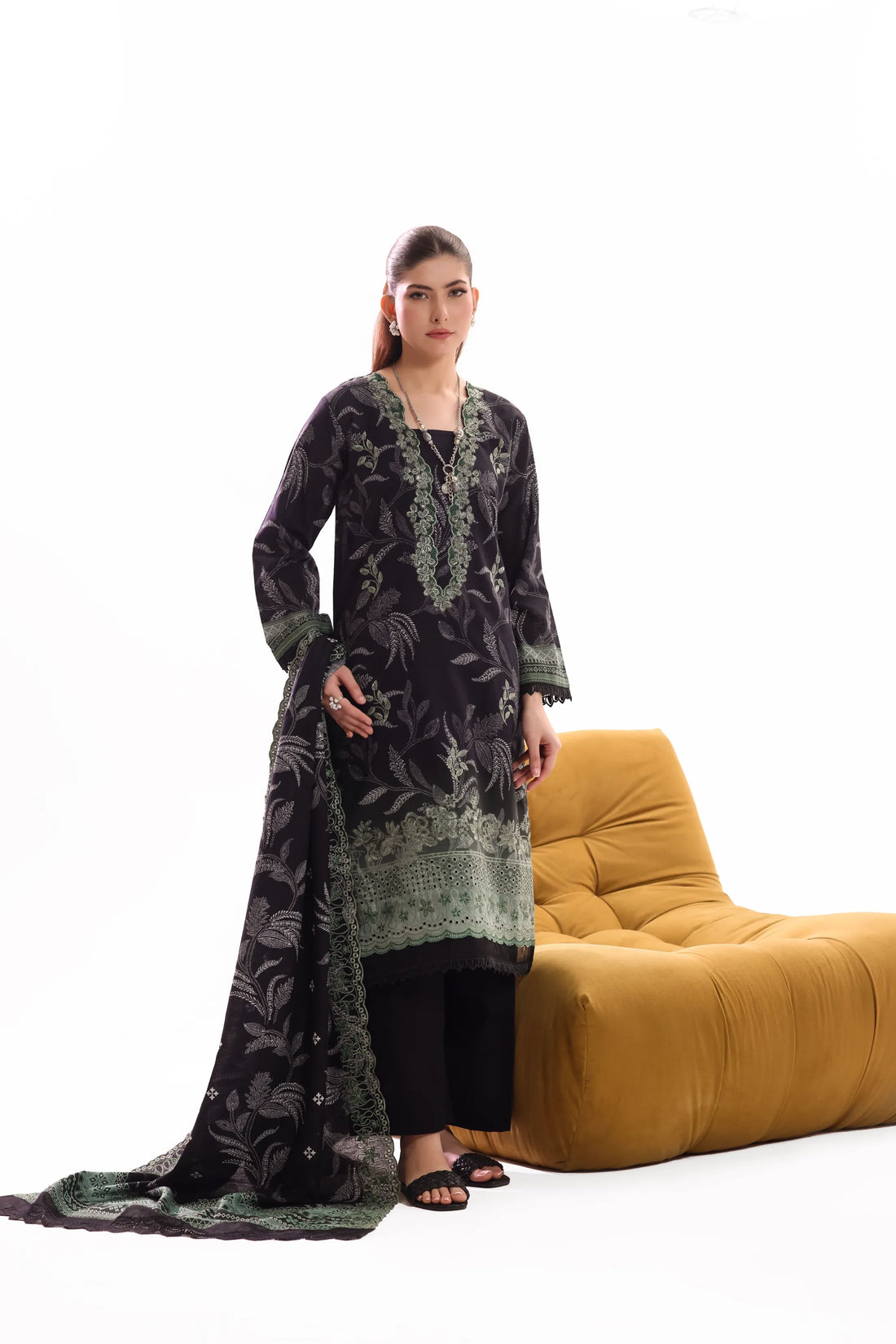 Kaari Shabnam, Khaddar Embroidered 3 Piece