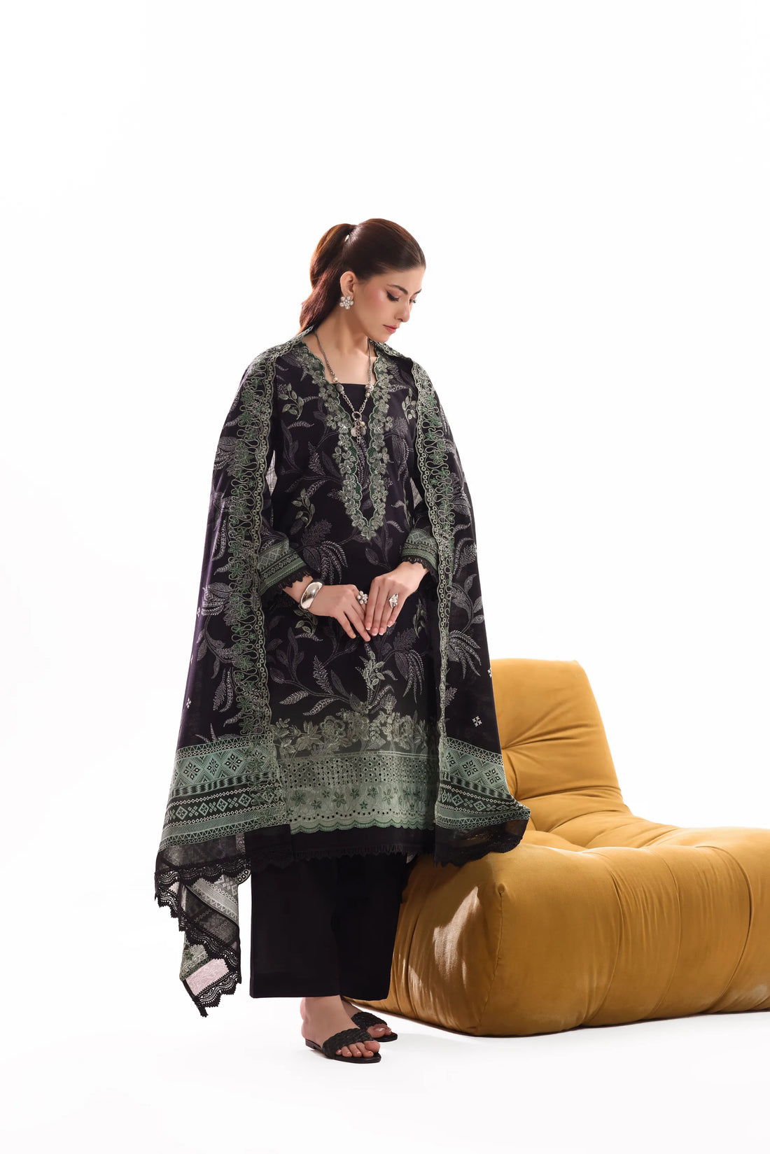 Kaari Shabnam, Khaddar Embroidered 3 Piece