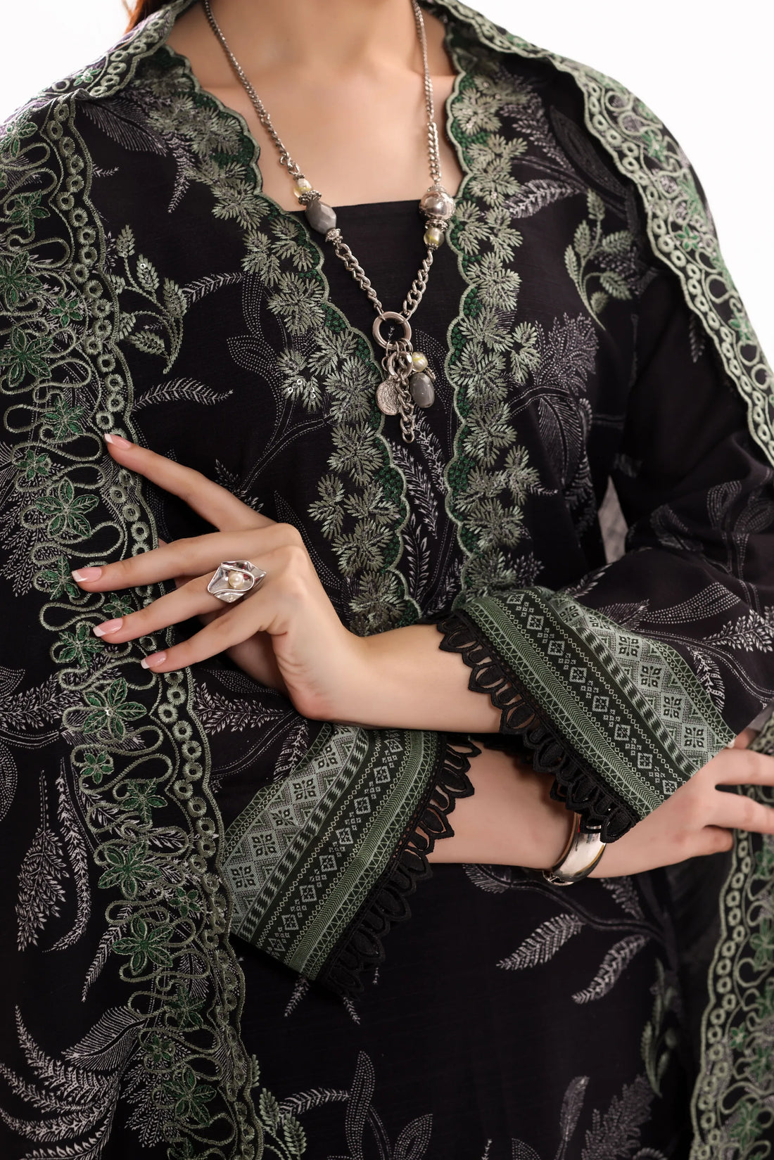 Kaari Shabnam, Khaddar Embroidered 3 Piece