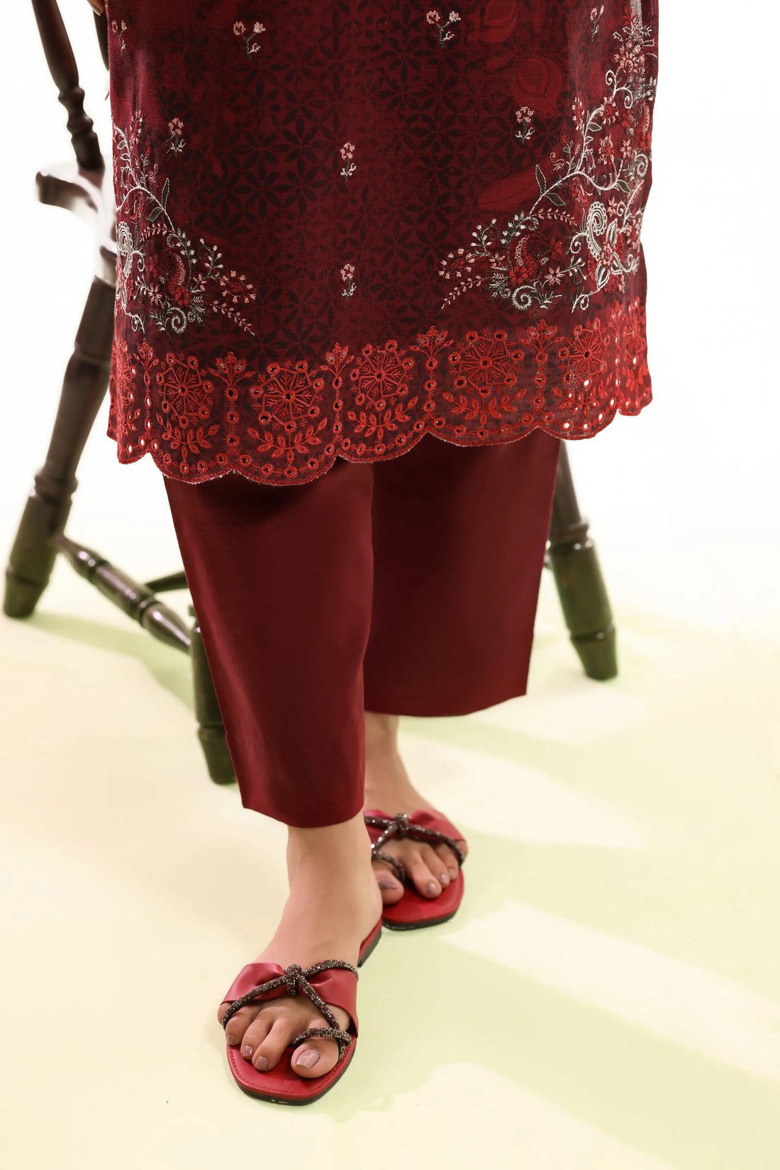 Kaari Gulrang, Khaddar Embroidered 3 Piece