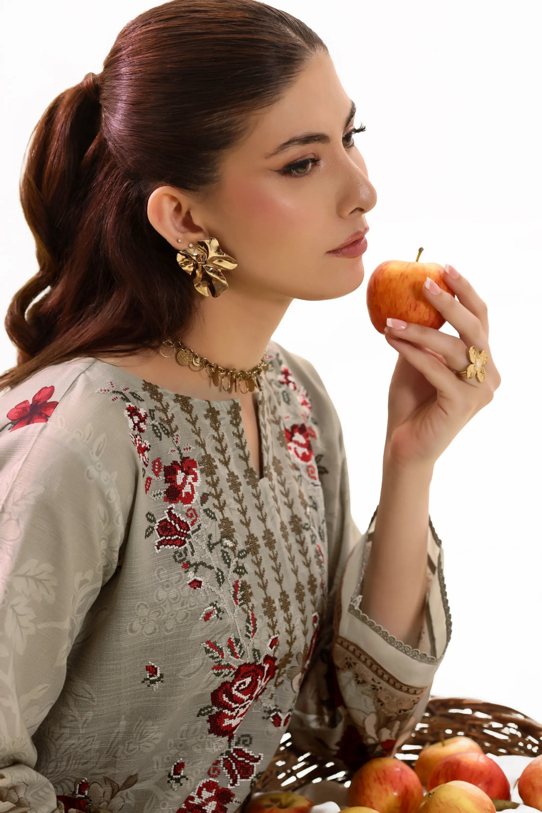 Kaari Sheesham, Khaddar Embroidered 3 Piece