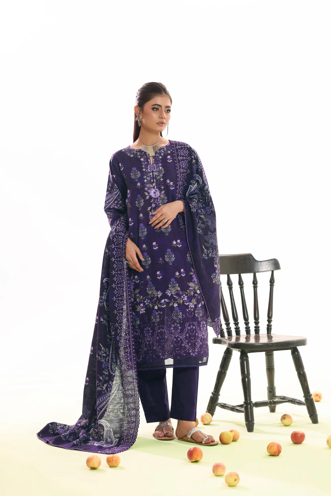 Kaari Nilofar, Khaddar Embroidered 3 Piece