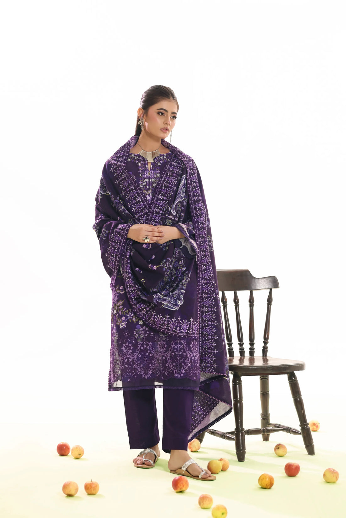 Kaari Nilofar, Khaddar Embroidered 3 Piece