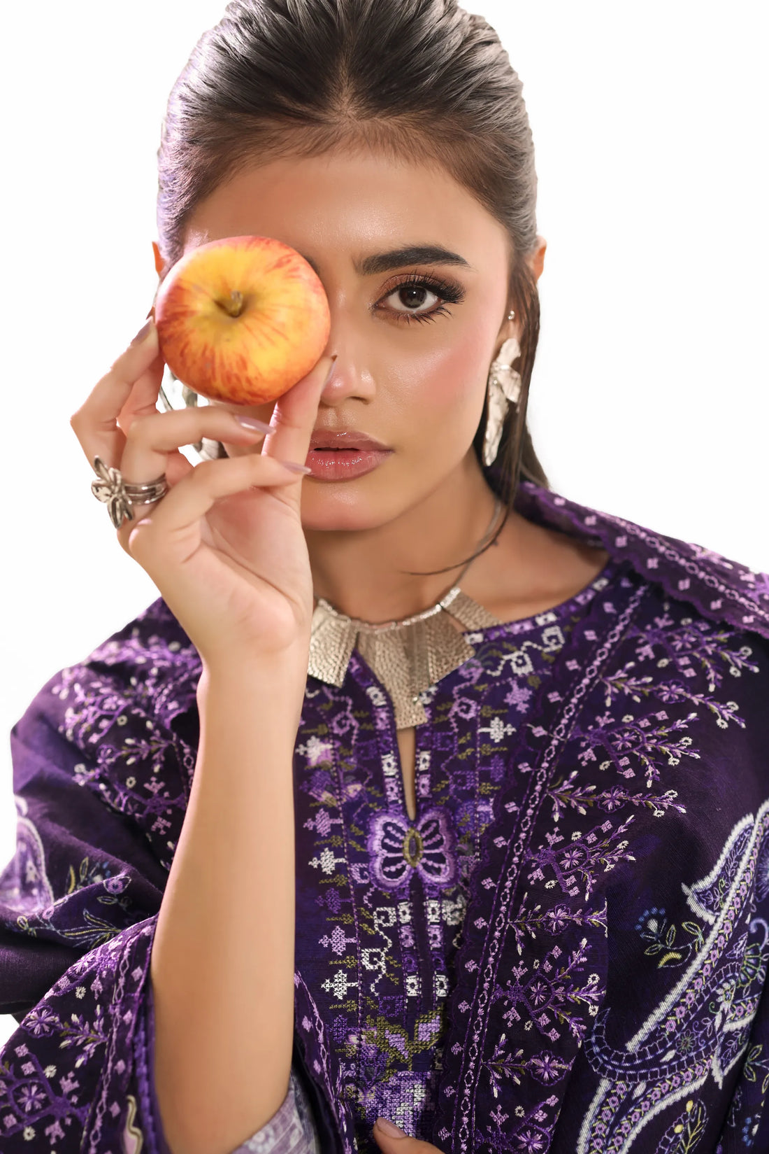 Kaari Nilofar, Khaddar Embroidered 3 Piece