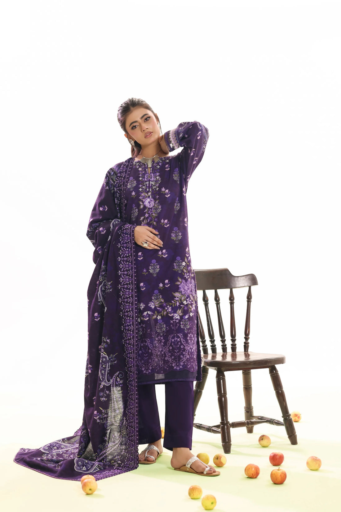 Kaari Nilofar, Khaddar Embroidered 3 Piece