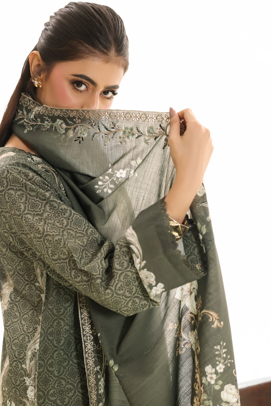 Kaari Sabza, Khaddar Embroidered 3 Piece
