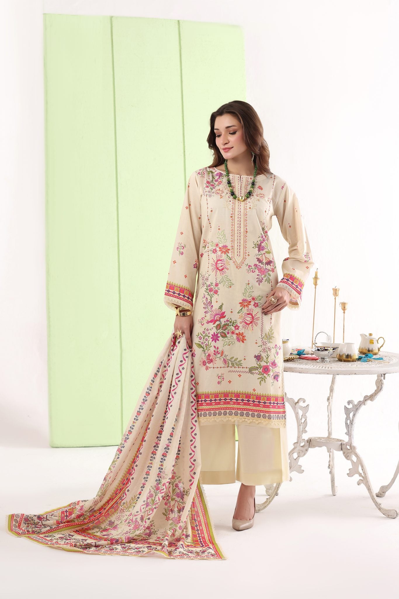 Siyara Ivory Rose, Embroidered Lawn 3 Piece