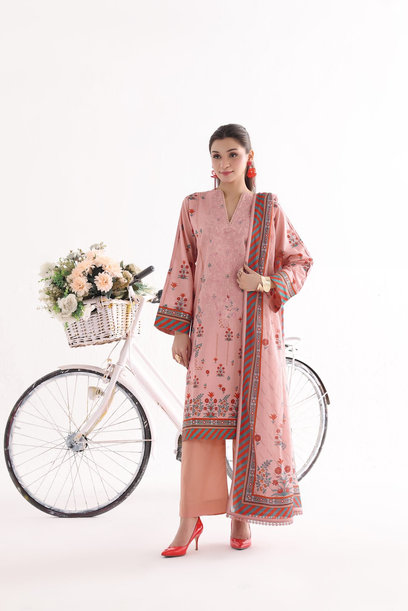 Siyara Dusty Rose, Embroidered Lawn 3 Piece