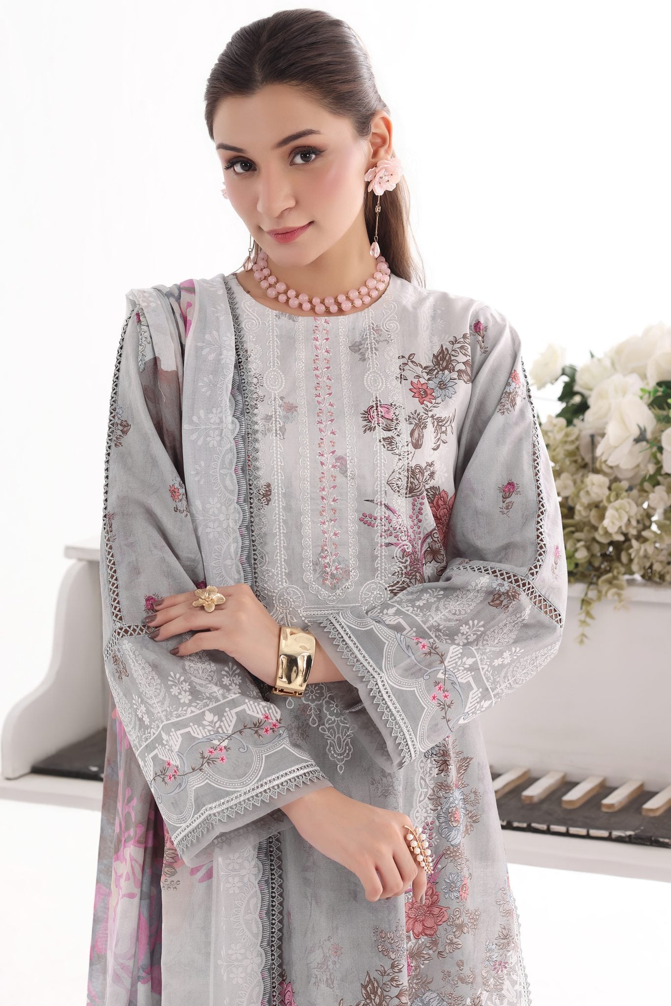 Siyara Silver Bloom, Embroidered Lawn 3 Piece